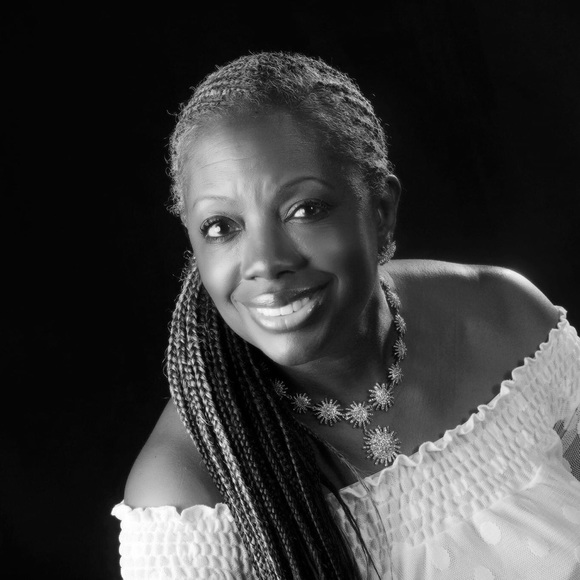 Meet your Posher, Julia - Picture 1 of 1